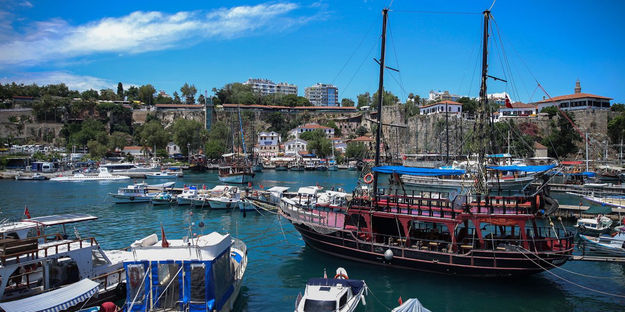 Turizmin ayrılmaz parçası, tur tekneleri