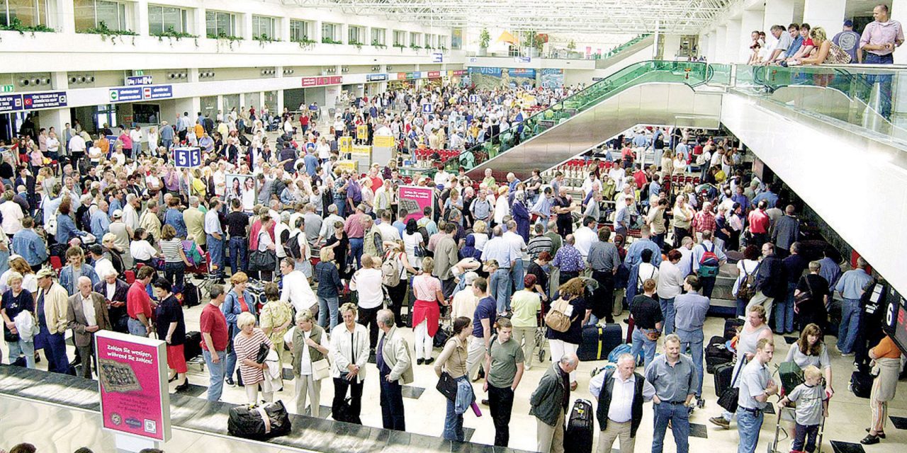 Antalya Havalimanı’na Saatte 18 Uçak İndi