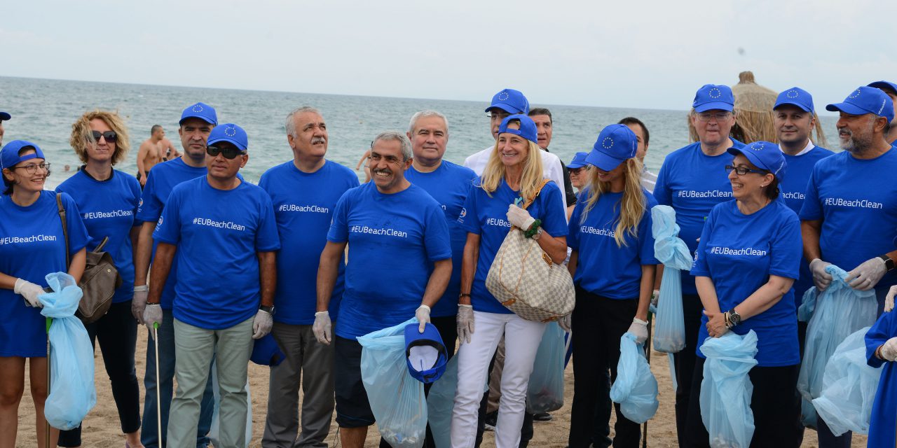 AB Küresel Plaj Temizleme Etkinliği Antalya Lara Plajında Yapıldı