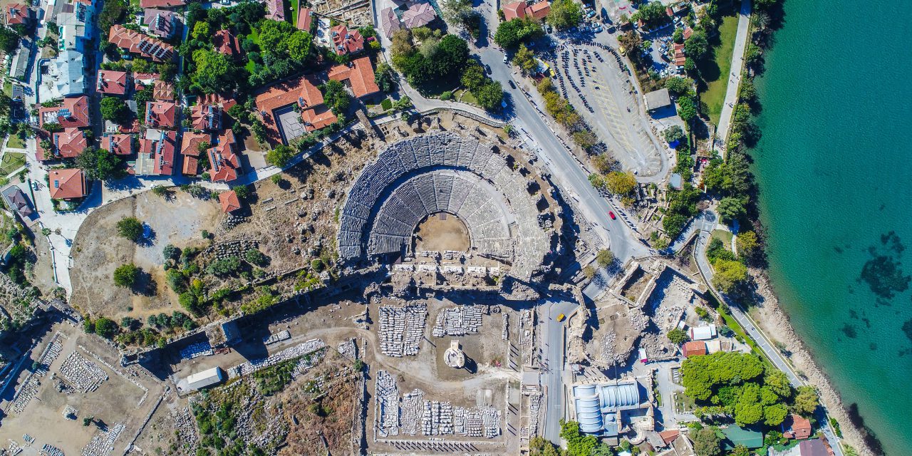 Side, Tarihi ve Doğal Dokusuyla Cezbediyor