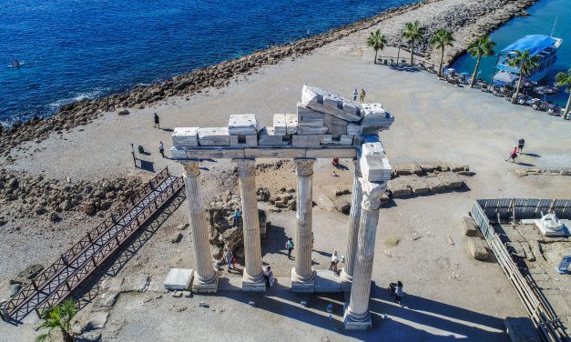 Side, Tarihi ve Doğal Dokusuyla Cezbediyor