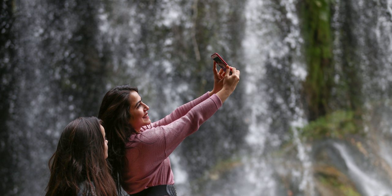 Düden Şelalesi kışın da turistlerin gözdesi