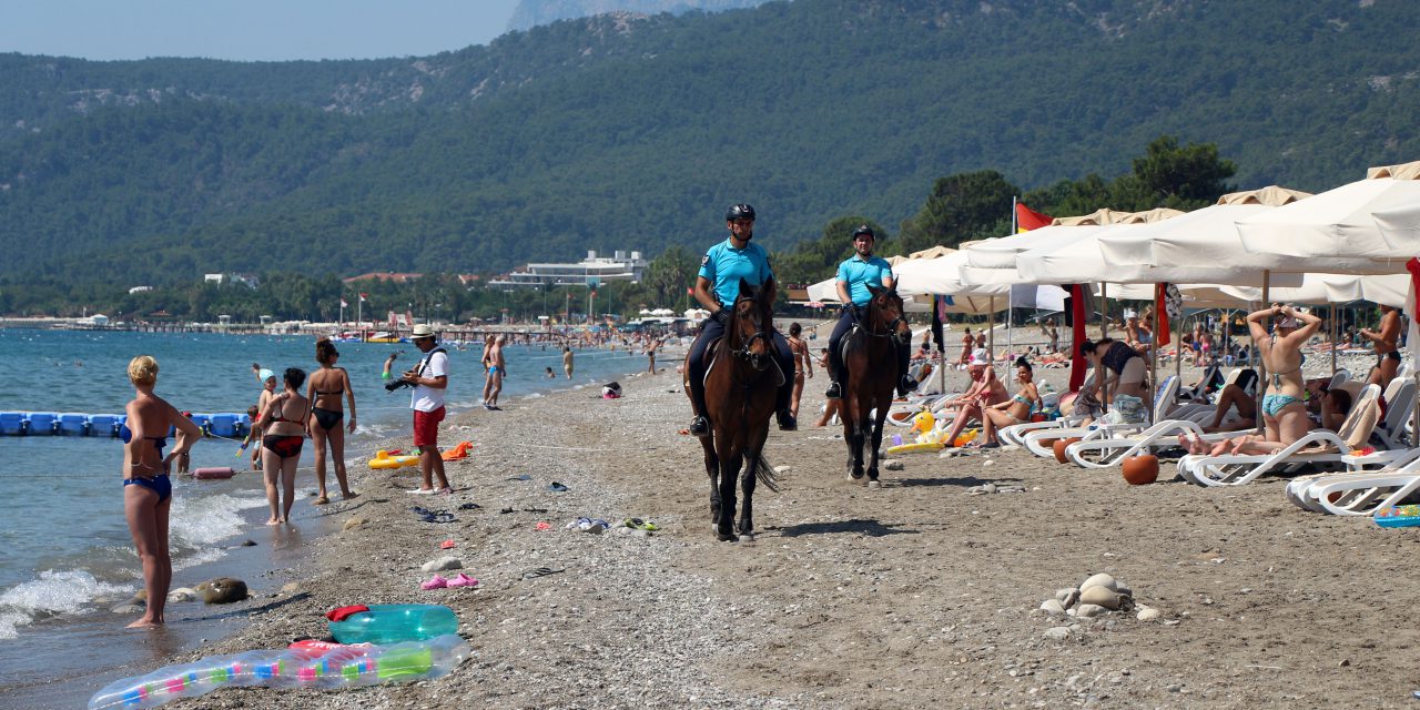 Atlı jandarma birlikleri Kemer’de göreve başladı