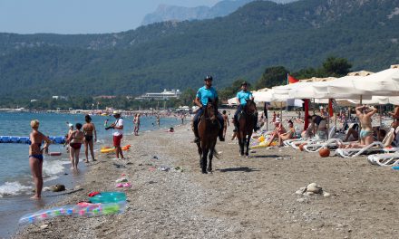 Atlı jandarma birlikleri Kemer’de göreve başladı