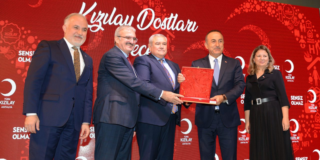 Bakan Çavuşoğlu’dan ATSO’ya Kızılay Plaketi