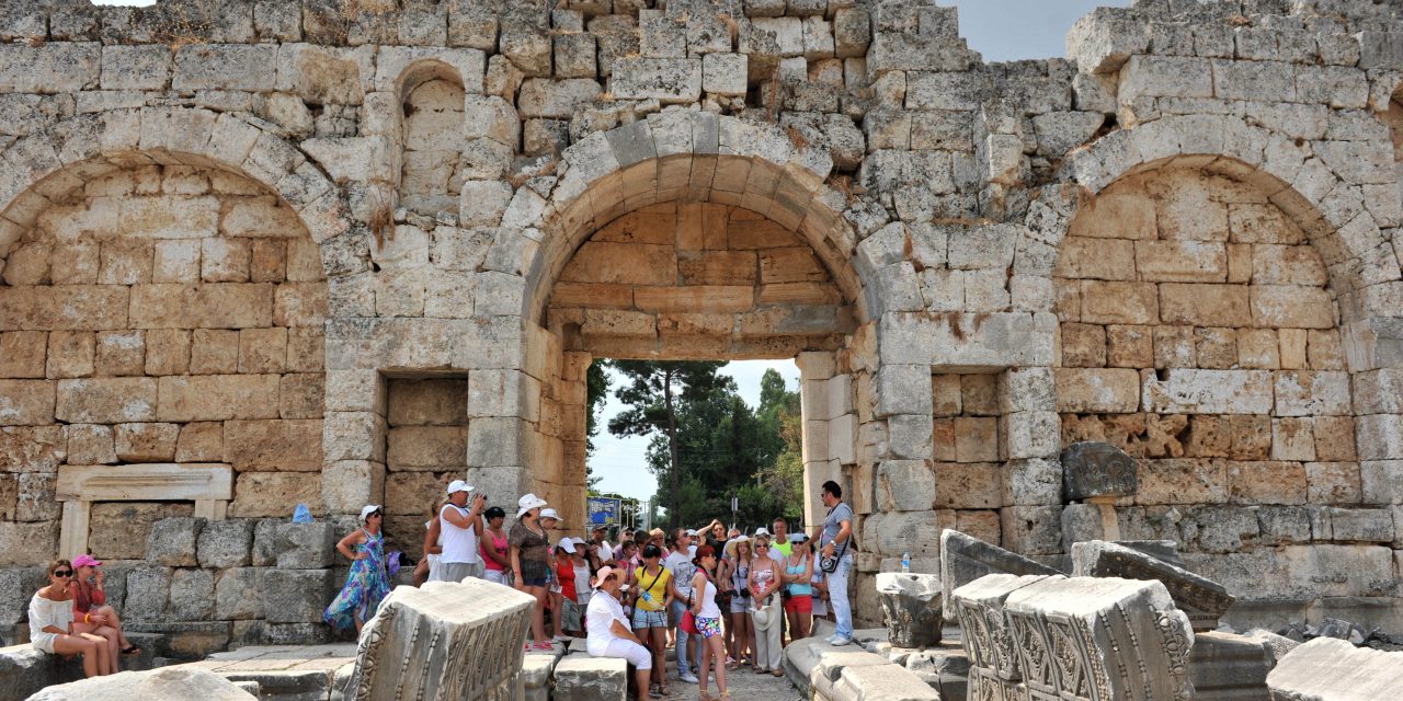 Antalya, 10 ayda 14,1 milyon turist ağırladı