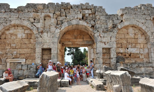 Antalya, 10 ayda 14,1 milyon turist ağırladı