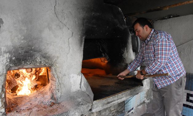 Kaş’ta 2 asırlık değirmende doğal tahin üretiliyor