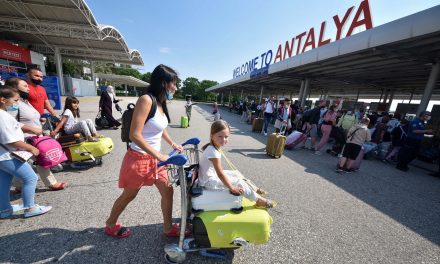 Antalya’ya gelen turist sayısı 4 milyonu aştı, 15 günde 1 milyon kişi geldi