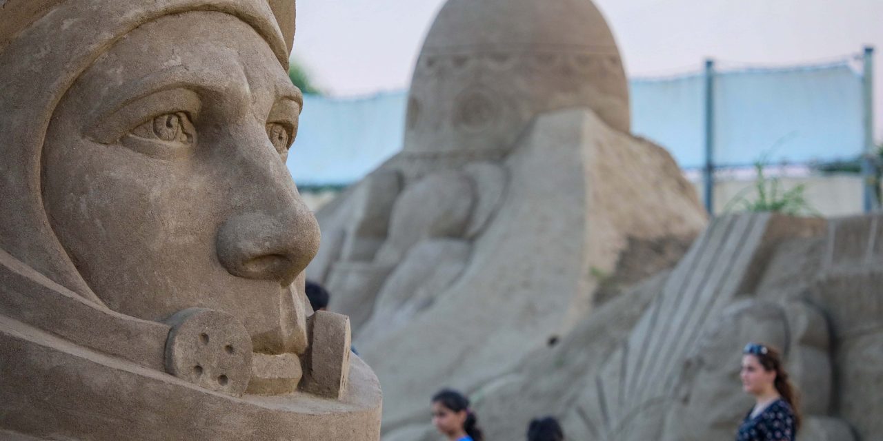 Turistler, teleskopla uzayı keşfediyor