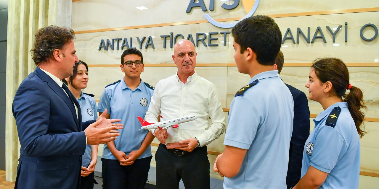 <strong>ATSO Başkanı Ali Bahar, Tank-Kur projesi mimarı öğrencileri tebrik etti</strong>