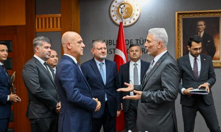 <strong>ANTALYA İŞ DÜNYASININ TALEPLERİ BAKANLIKTA KONUŞULDU</strong>